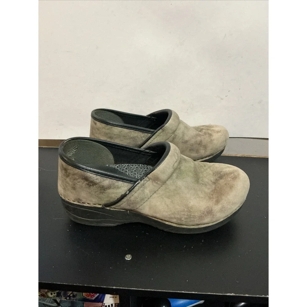 dansko xp 2.0 Gray Suede Clogs 38 Worn